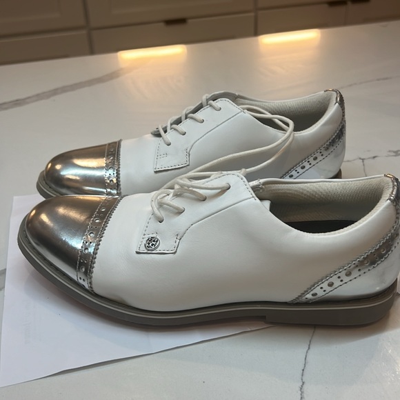 New G/FORE CAP TOE GALLIVANTER GOLF SHOE G4LC20EF04-S/SHK WHITE/SILVER US W 8.5 - Picture 3 of 7